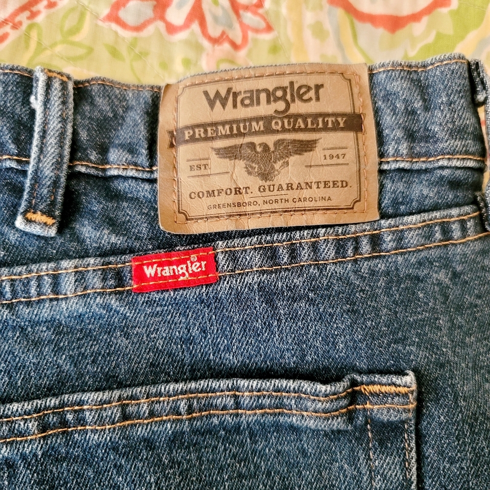 Wrangler mens jean shorts size 48 relaxed fit 10" inseam NWT - Picture 6 of 10